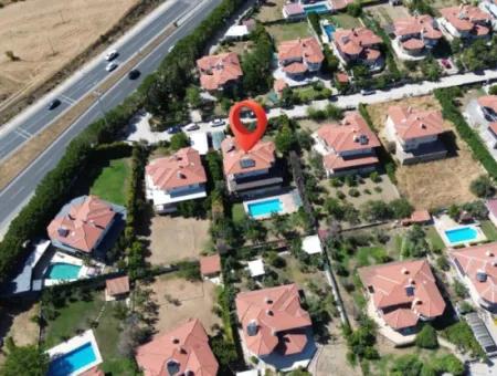 Möblierte Villa Zur Miete Mit Vollständig Freistehendem Pool In Seferihisar Ulamış Turunçevler Sitesi