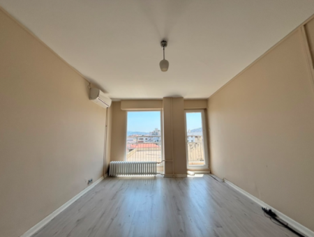 7. Stock, 410 M², Staffel, 3, 1 Wohnung Zu Mieten Mit Meerblick Auf Dem Alsancak Republikplatz!