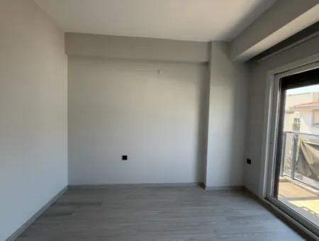 Brandneue 21-Wohnung Zum Verkauf Im Viertel Seferihisar Camikebir | Mit Balkon | Automatischer Verschluss | Arçelik Built-In | Mit Parken