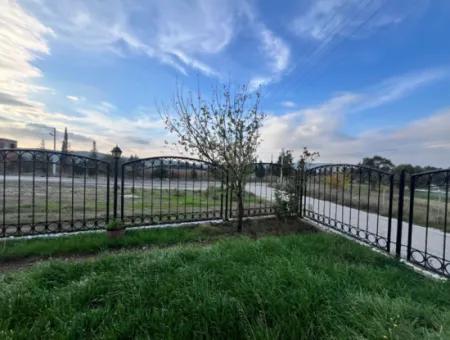 Zentral Gelegen, Große Garten- Und Reihenvilla Zum Verkauf Im Stadtteil Seferihisar Düzce