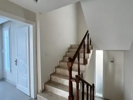 Zentral Gelegen, Große Garten- Und Reihenvilla Zum Verkauf Im Stadtteil Seferihisar Düzce