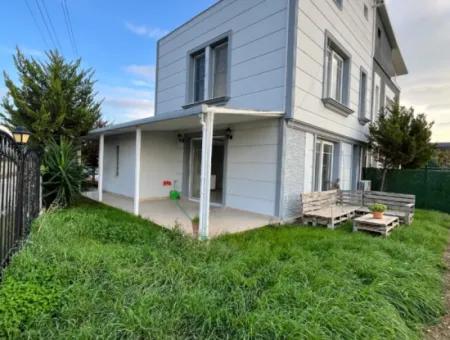 Zentral Gelegen, Große Garten- Und Reihenvilla Zum Verkauf Im Stadtteil Seferihisar Düzce