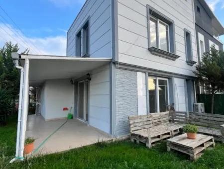 Zentral Gelegen, Große Garten- Und Reihenvilla Zum Verkauf Im Stadtteil Seferihisar Düzce