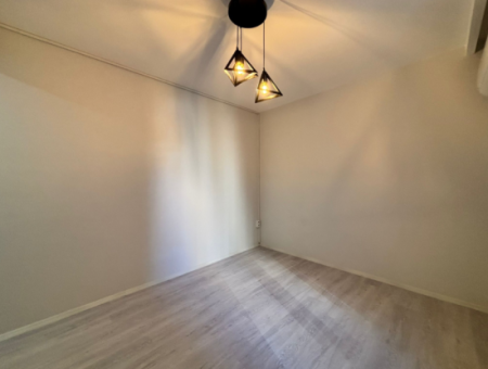 Studio-Vermietung Arbeitsplatz/Büro In Der Nähe Von Alsancak, Kordon Und Mövenpiç