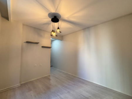 Studio-Vermietung Arbeitsplatz/Büro In Der Nähe Von Alsancak, Kordon Und Mövenpiç