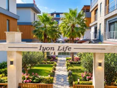 Luxuriöses Duplex Auf Einem Gelände Mit Meerblick Und Pool In Seferihisar Doğanbey!