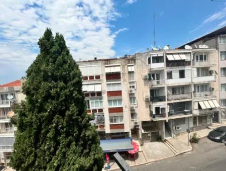 2 1 Wohnung Zum Verkauf In Der Nähe Des Karataş-Krankenhauses Und Der Mithatpaşa-Strasse