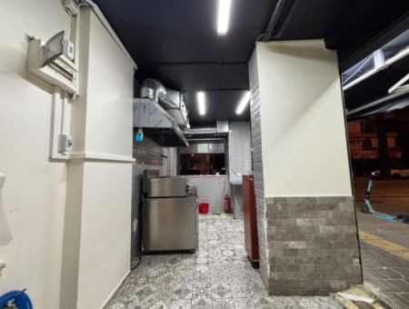 Eckladen Zu Mieten Mit Wc Und Schornstein Am Alsancak Talatpaşa Boulevard!
