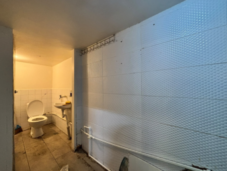 Eckladen Zu Mieten Mit Wc Und Schornstein Am Alsancak Talatpaşa Boulevard!