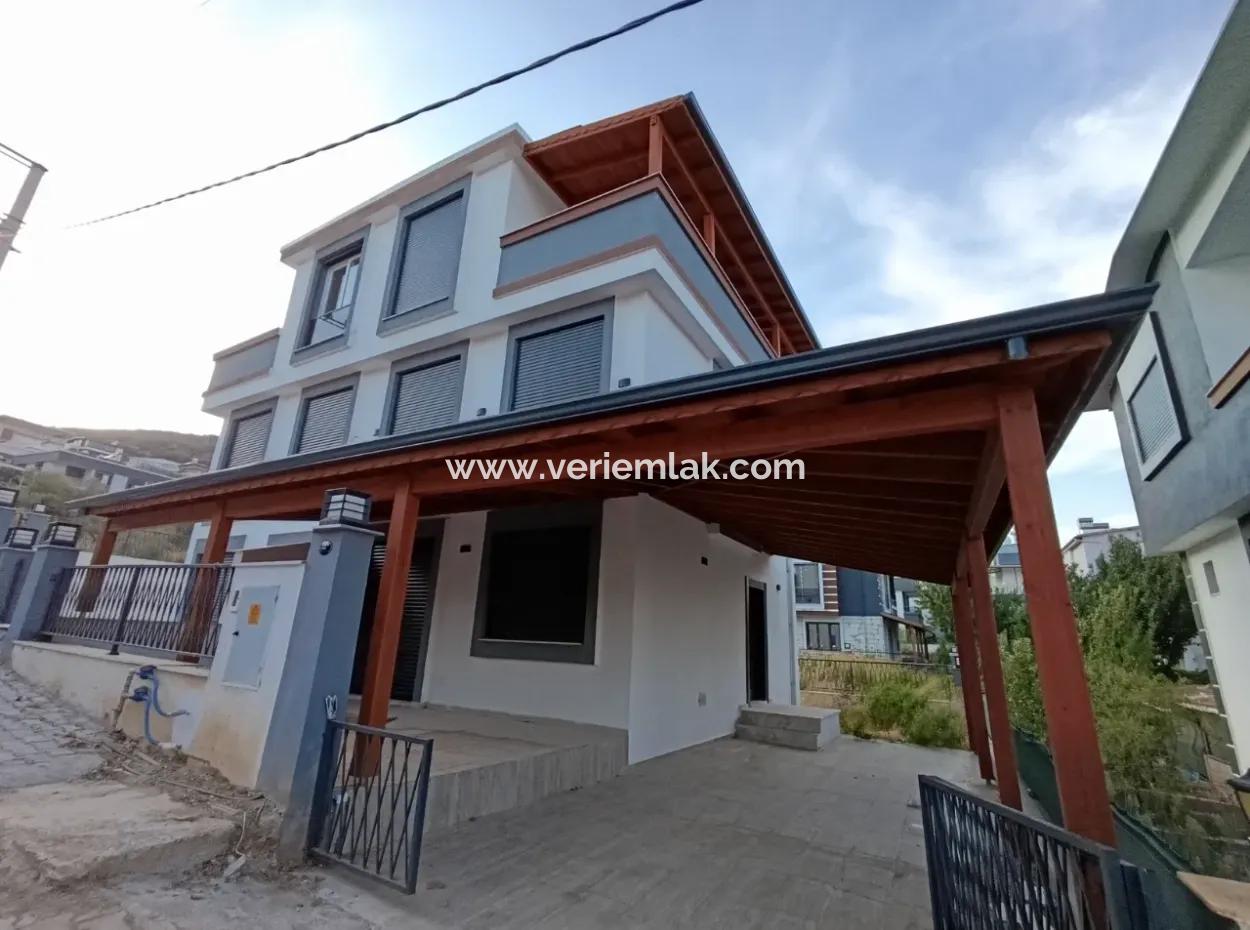 Stylish And Modern Villa With Pergola, Close To The Sea In Doğanbey Cumhuriyet Neighborhood