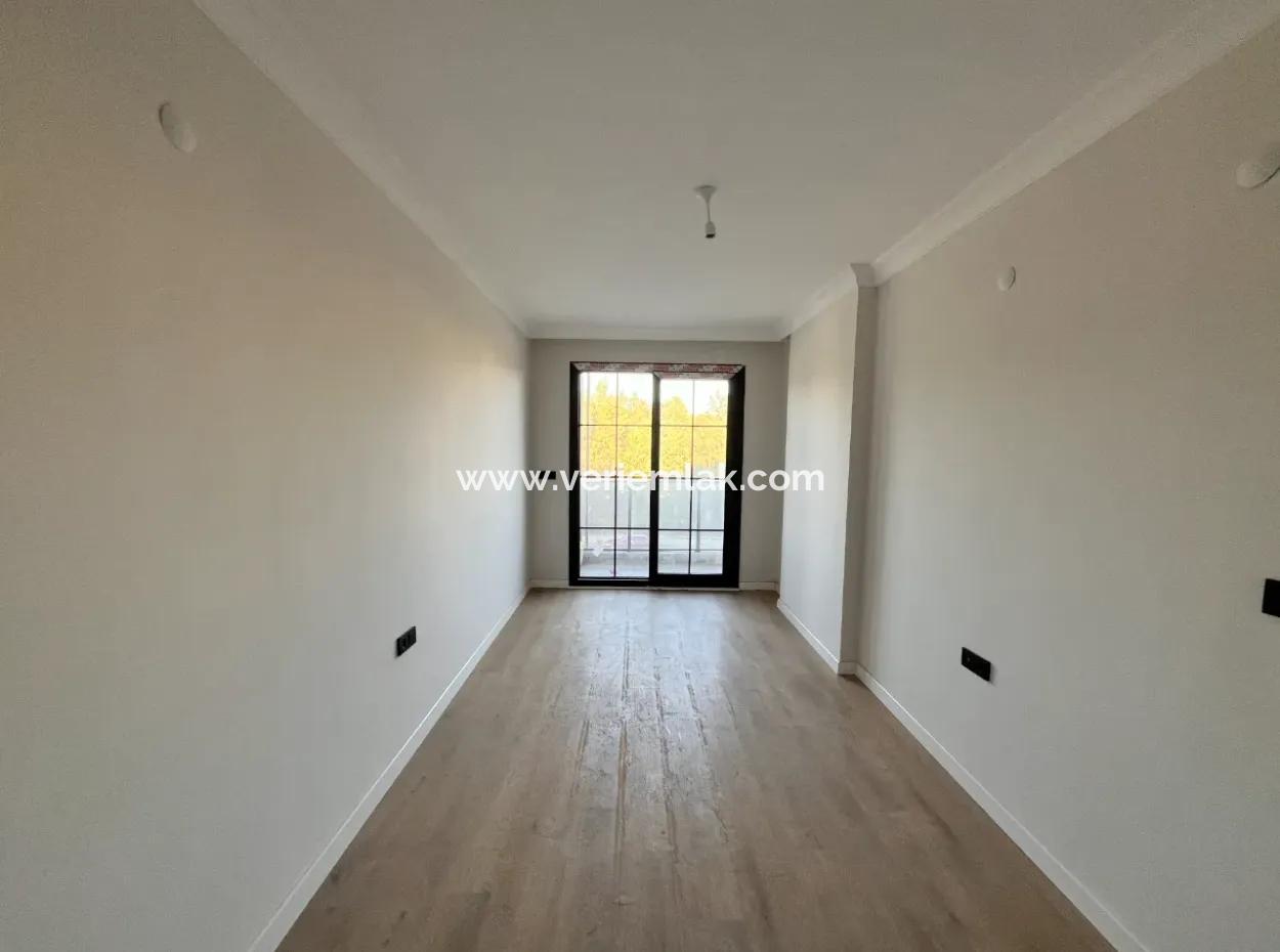 1 1.5 Flat For Sale On The Seferihisar-Kusadasi Road, In A New Building With A Wide Usage Area