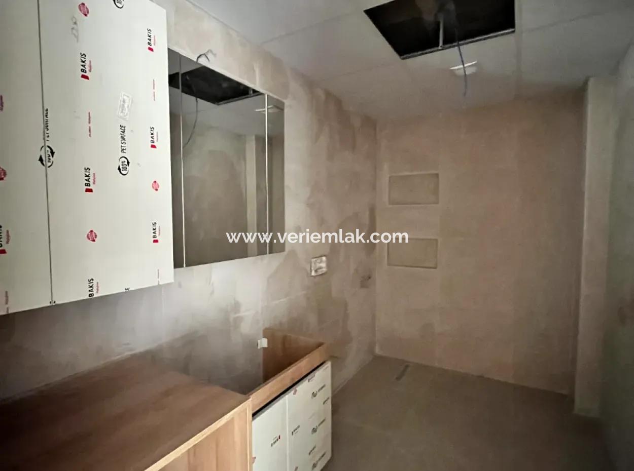 1 1.5 Flat For Sale On The Seferihisar-Kusadasi Road, In A New Building With A Wide Usage Area
