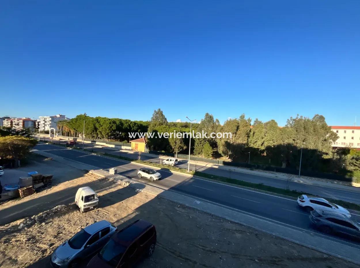 1 1.5 Flat For Sale On The Seferihisar-Kusadasi Road, In A New Building With A Wide Usage Area