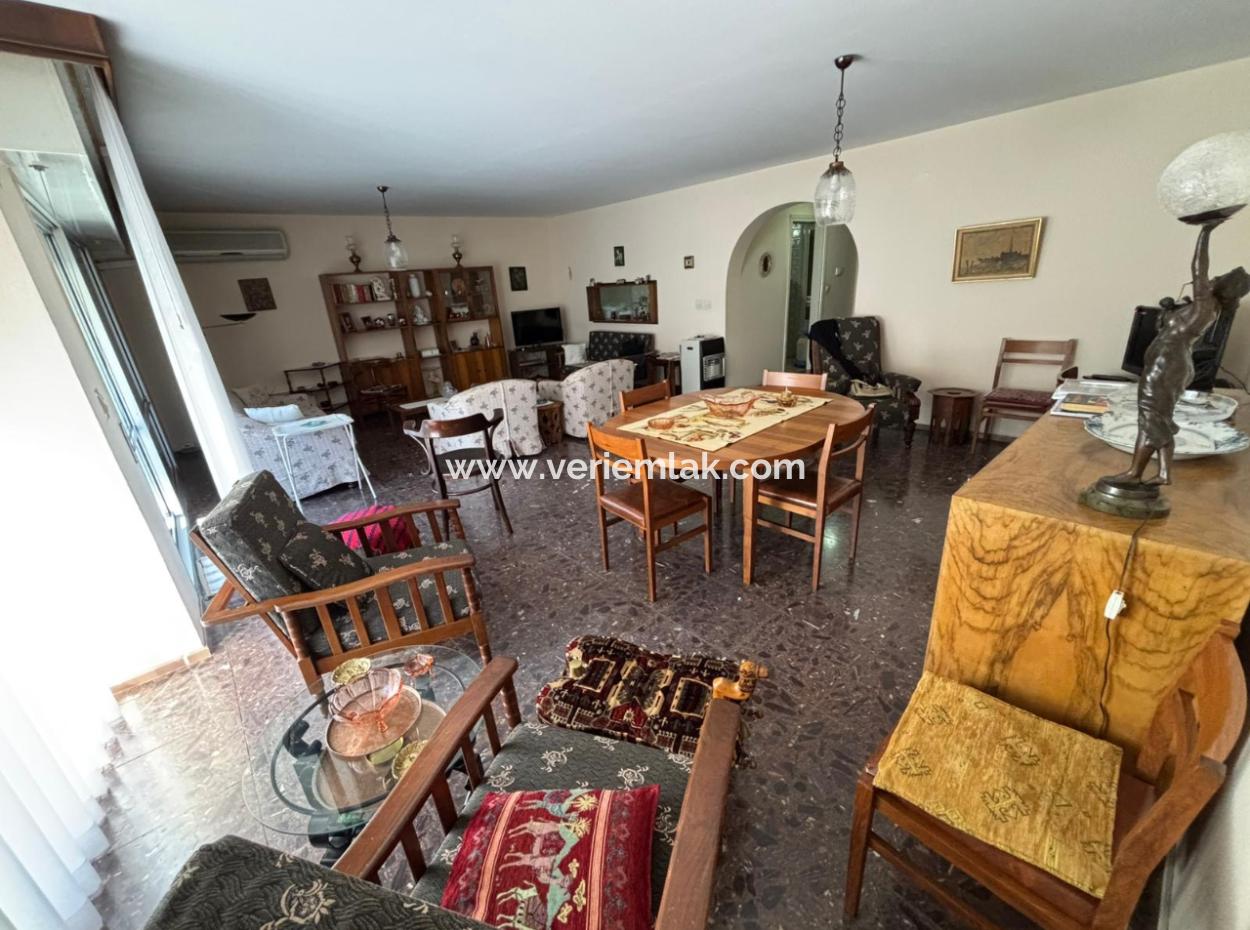 4 1 Apartment For Sale On Alsancak Aliçetinkaya Boulevard!