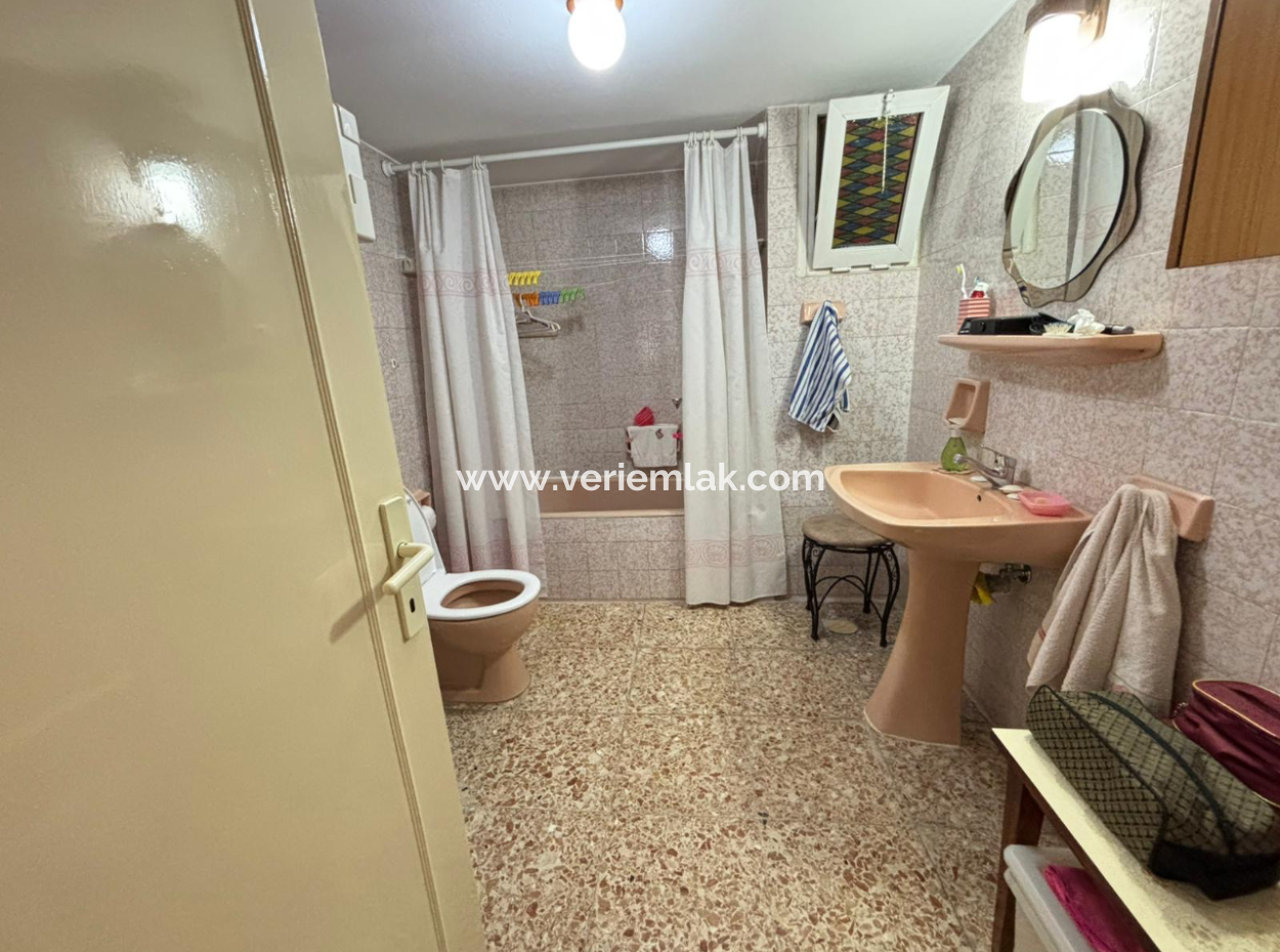 4 1 Apartment For Sale On Alsancak Aliçetinkaya Boulevard!