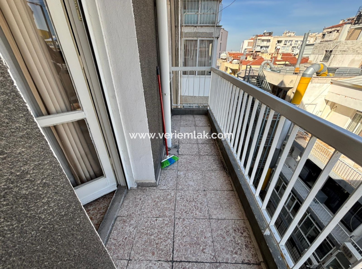 4 1 Apartment For Sale On Alsancak Aliçetinkaya Boulevard!