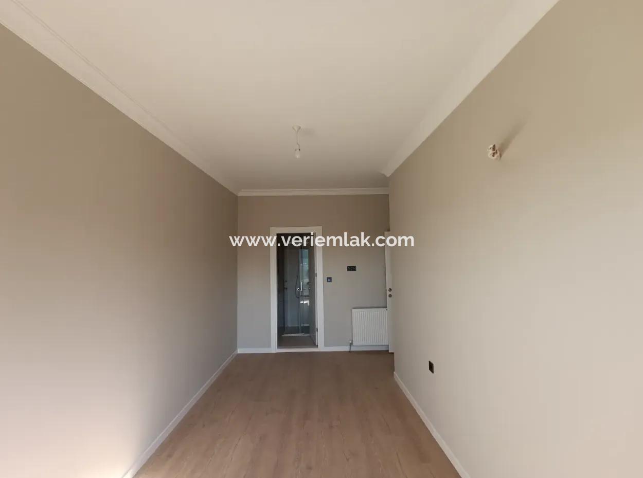 3 1 Mezzanine Spacious Apartment In Seferihisar Camikebir Neighborhood With Garden, Pool And Security!