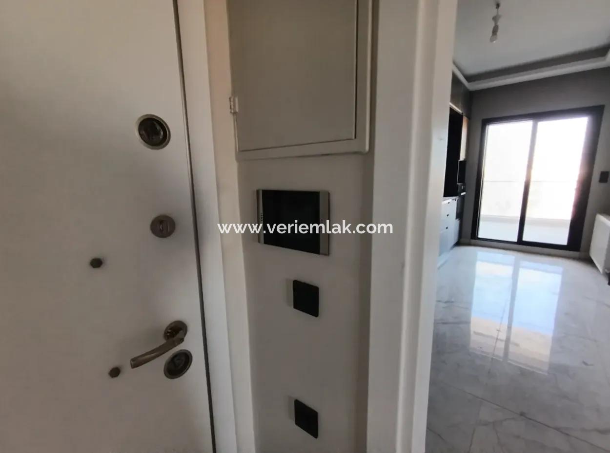 Bright And Modern 3 In 1 Apartment With Double Balconies On Kusadasi Street, Izmir