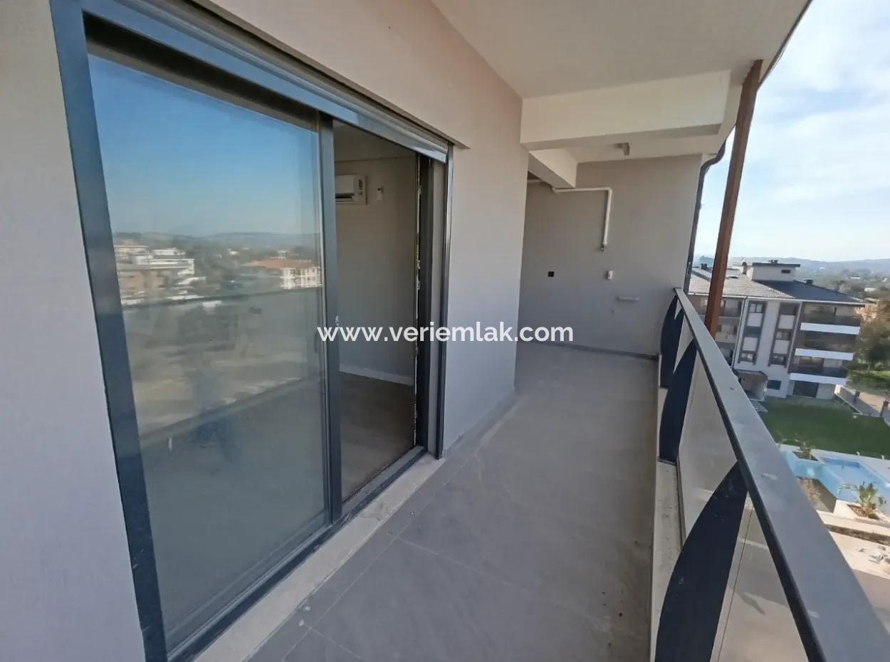 Bright And Modern 3 In 1 Apartment With Double Balconies On Kusadasi Street, Izmir