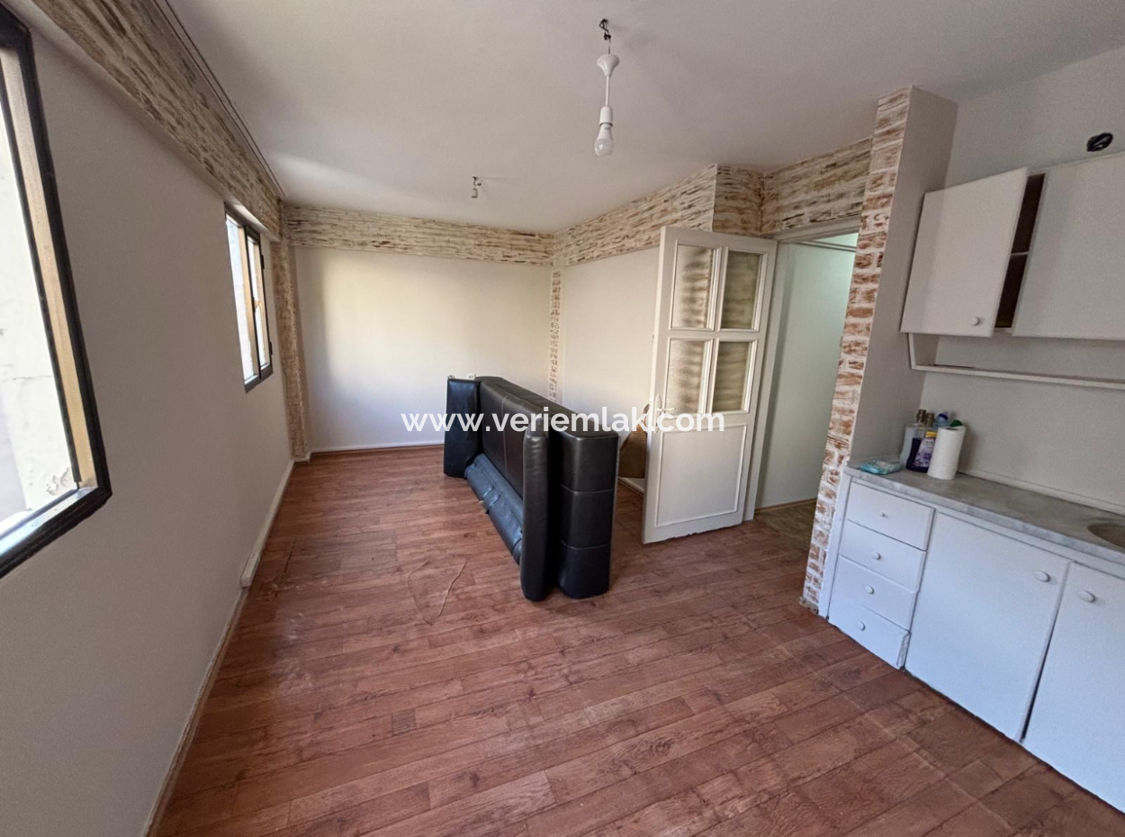 An Unmissable Opportunity Apartment On The 3Rd Floor Close To The Martyrs Of Cyprus In Alsancak!