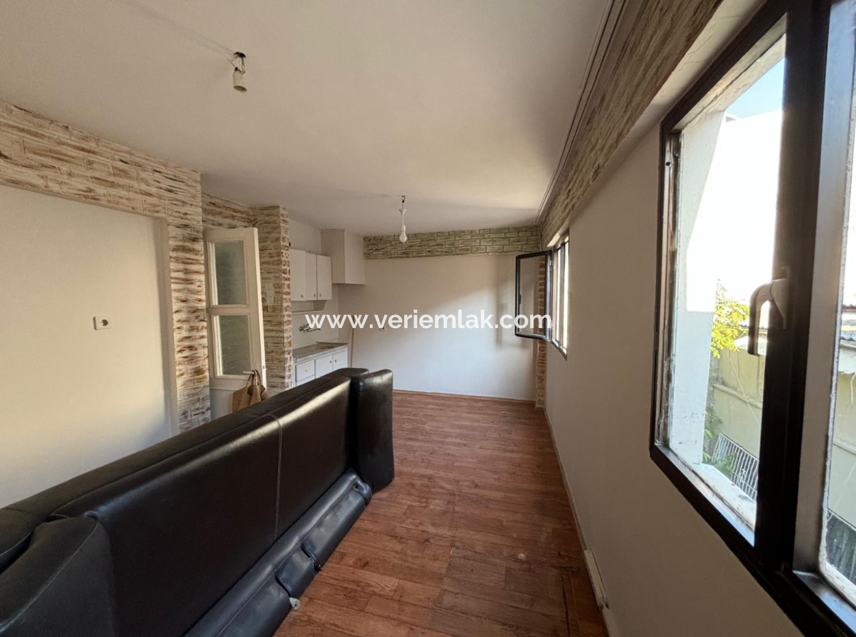 An Unmissable Opportunity Apartment On The 3Rd Floor Close To The Martyrs Of Cyprus In Alsancak!