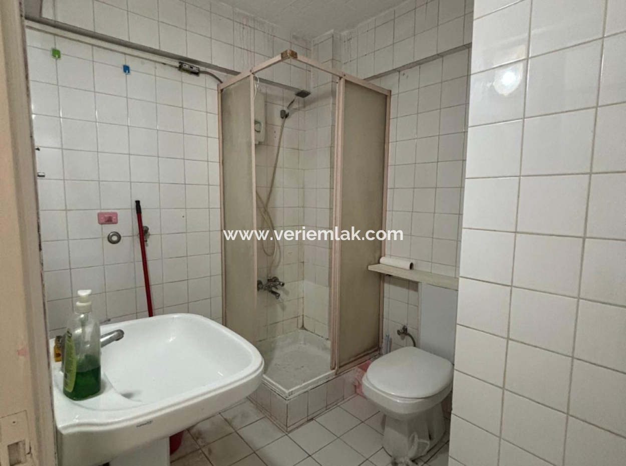 An Unmissable Opportunity Apartment On The 3Rd Floor Close To The Martyrs Of Cyprus In Alsancak!