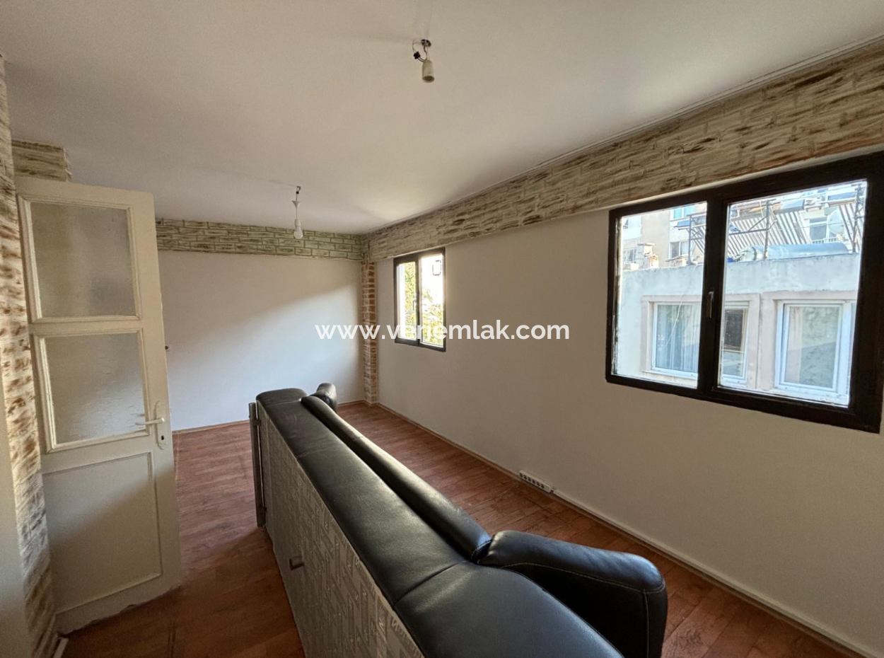 An Unmissable Opportunity Apartment On The 3Rd Floor Close To The Martyrs Of Cyprus In Alsancak!