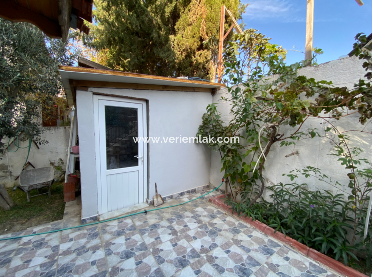 Seferihisar Çolakibrahim Bey Mah. Detached Villa For Sale With Large Garden