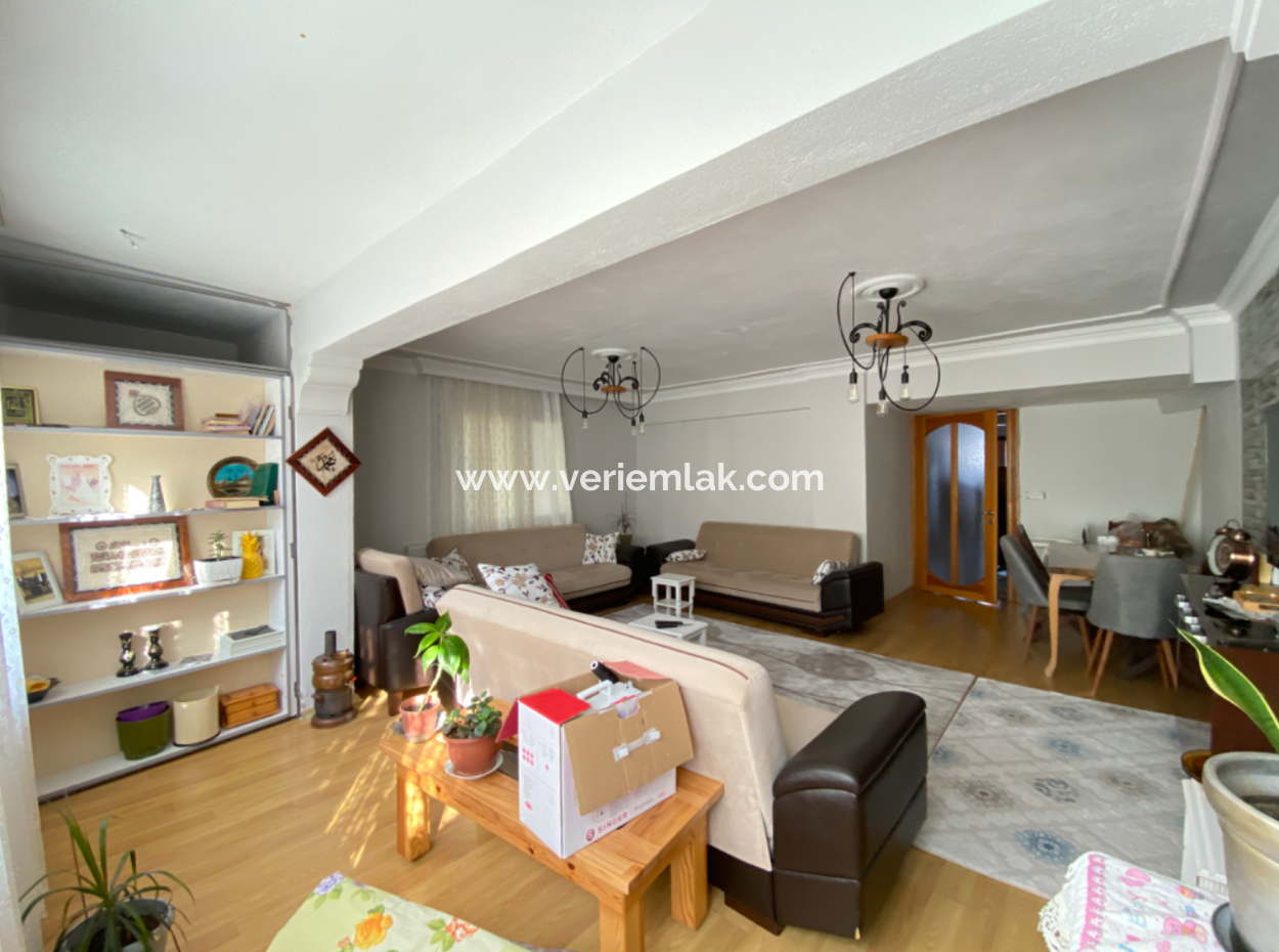 Seferihisar Çolakibrahim Bey Mah. Detached Villa For Sale With Large Garden