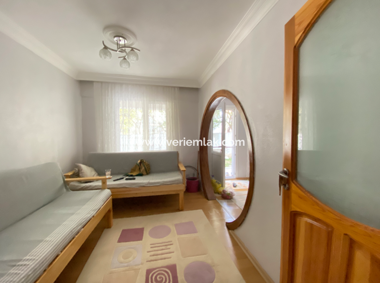 Seferihisar Çolakibrahim Bey Mah. Detached Villa For Sale With Large Garden