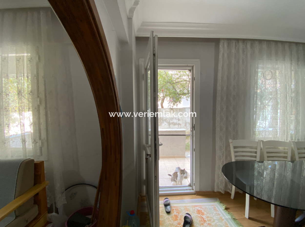 Seferihisar Çolakibrahim Bey Mah. Detached Villa For Sale With Large Garden