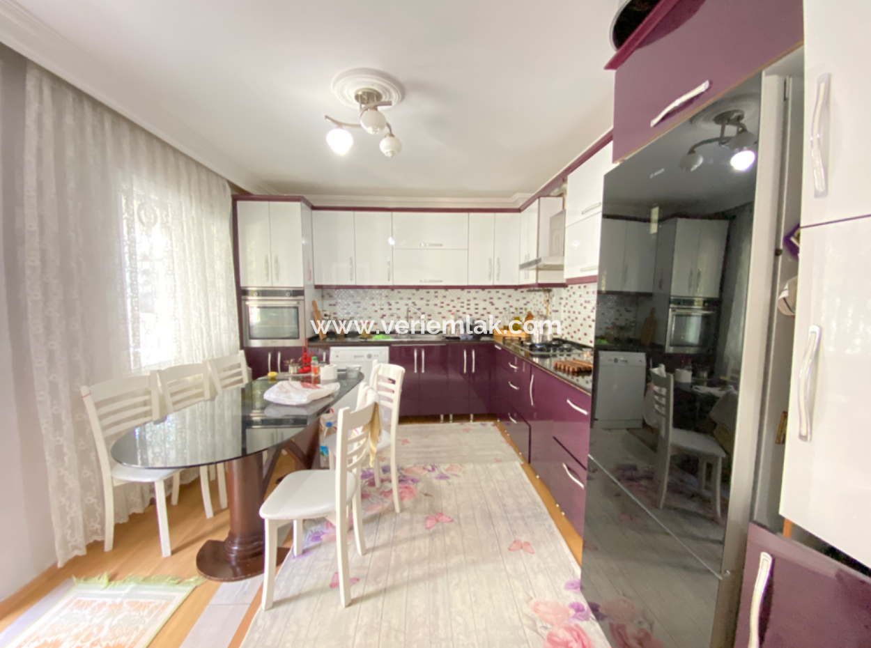 Seferihisar Çolakibrahim Bey Mah. Detached Villa For Sale With Large Garden