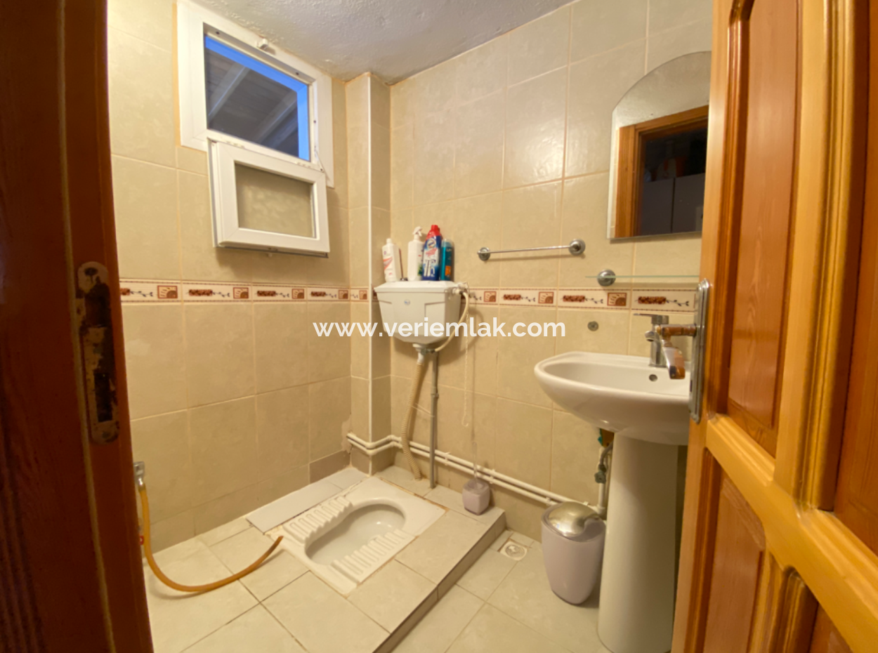 Seferihisar Çolakibrahim Bey Mah. Detached Villa For Sale With Large Garden