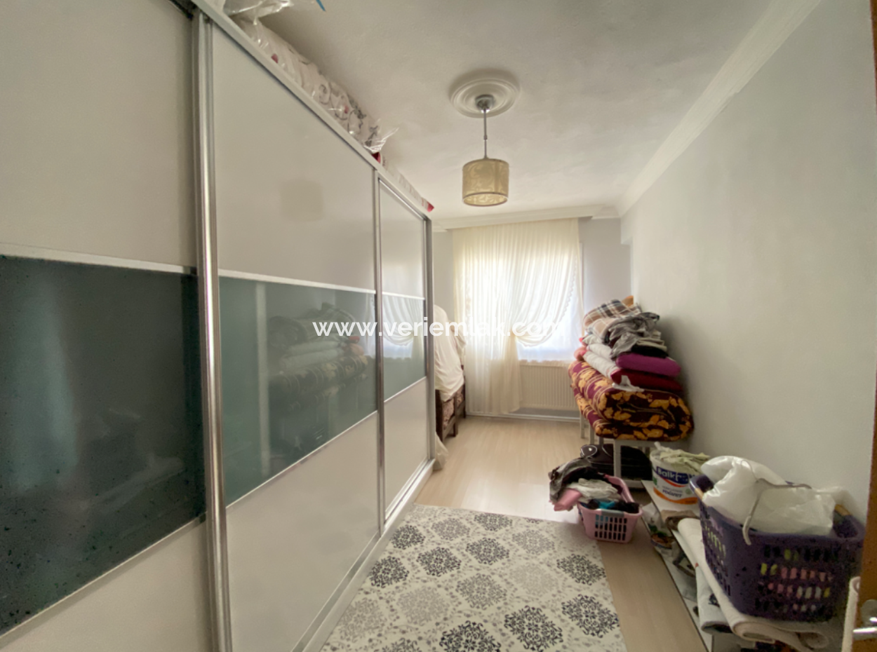 Seferihisar Çolakibrahim Bey Mah. Detached Villa For Sale With Large Garden