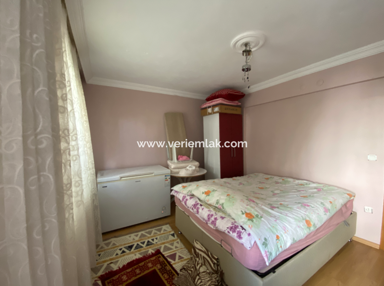 Seferihisar Çolakibrahim Bey Mah. Detached Villa For Sale With Large Garden