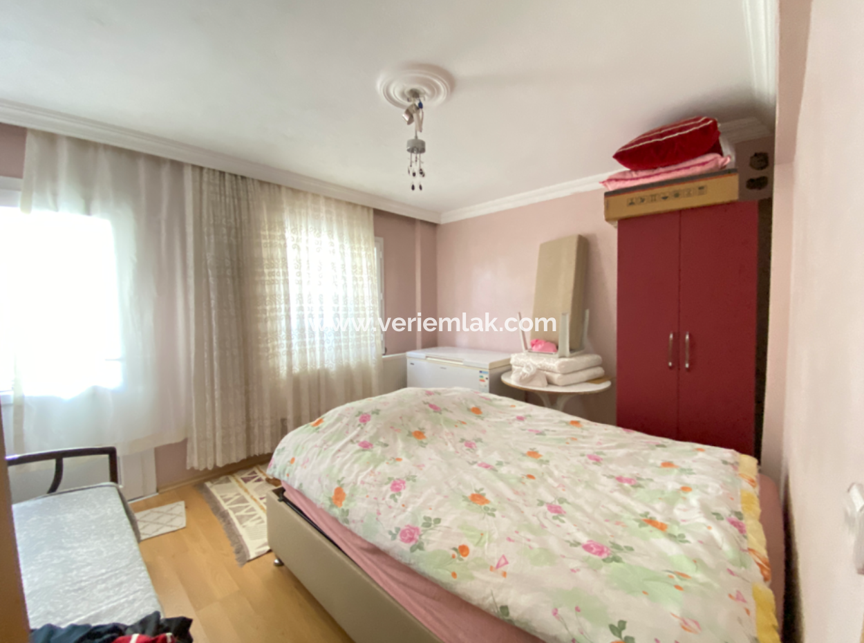 Seferihisar Çolakibrahim Bey Mah. Detached Villa For Sale With Large Garden