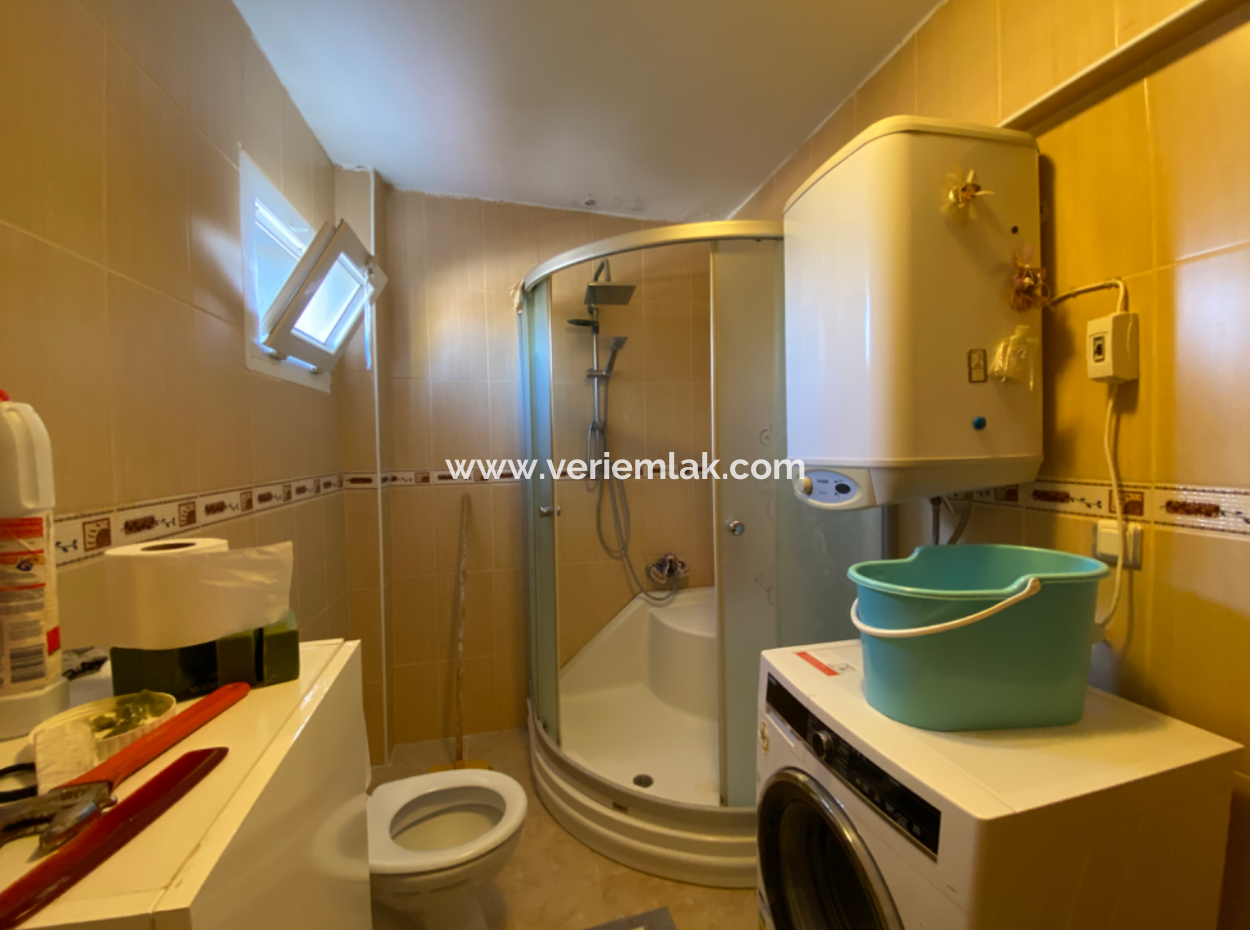 Seferihisar Çolakibrahim Bey Mah. Detached Villa For Sale With Large Garden