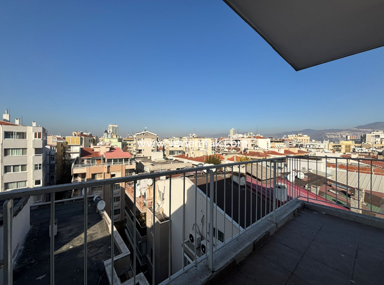 An Unmissable Opportunity Near Alsancak Dutlu Street! Located In The Heart Of The City, Near Alsancak Dutlu Street, Our 3 1 Apartment Is Waiting For You!