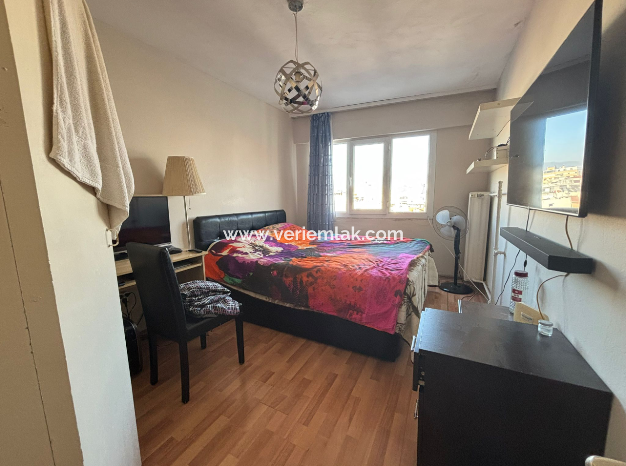 An Unmissable Opportunity Near Alsancak Dutlu Street! Located In The Heart Of The City, Near Alsancak Dutlu Street, Our 3 1 Apartment Is Waiting For You!