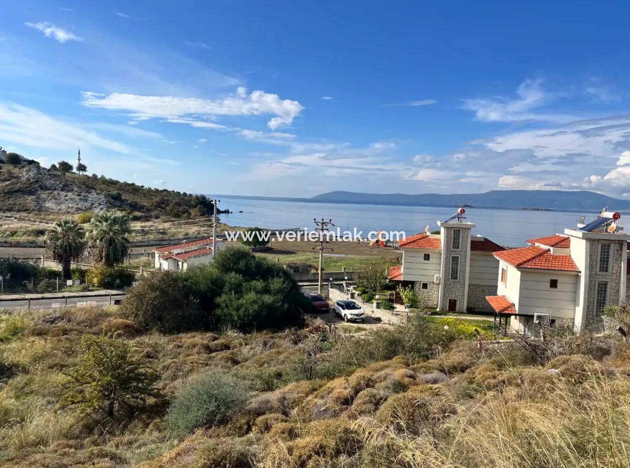 Unique Land Zoned 1320 M² On Main Street In Seferihisar Akarca, 117 M From The Sea!