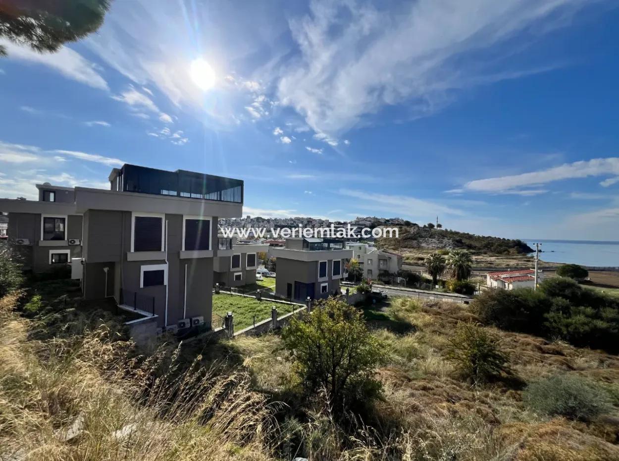 Unique Land Zoned 1320 M² On Main Street In Seferihisar Akarca, 117 M From The Sea!