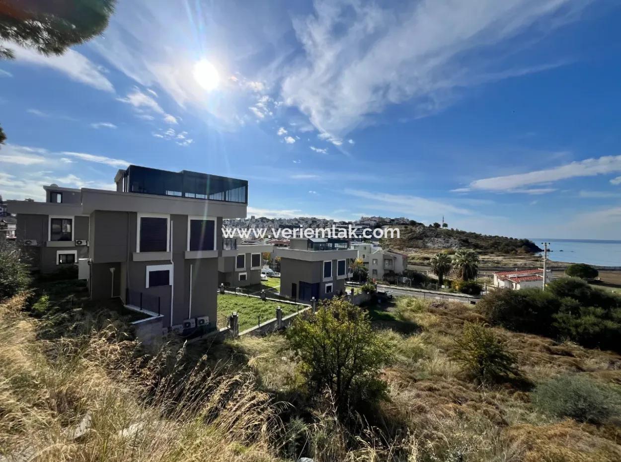 Unique Land Zoned 1320 M² On Main Street In Seferihisar Akarca, 117 M From The Sea!