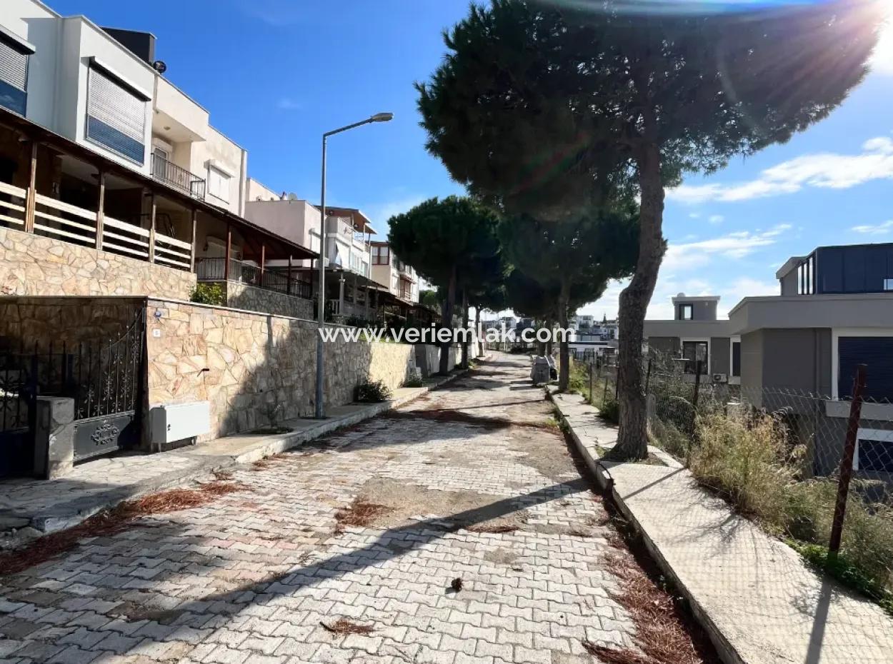Unique Land Zoned 1320 M² On Main Street In Seferihisar Akarca, 117 M From The Sea!