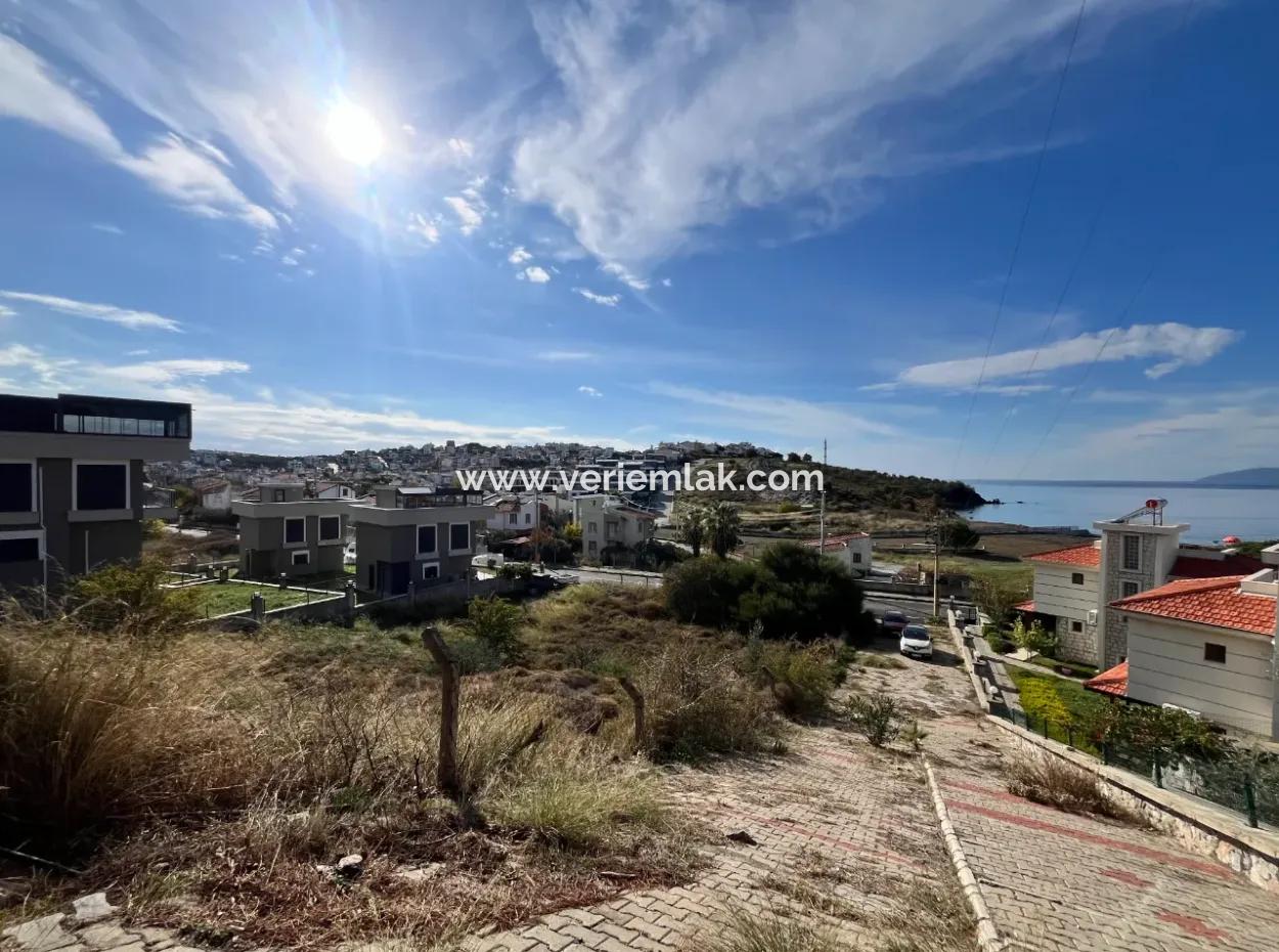 Unique Land Zoned 1320 M² On Main Street In Seferihisar Akarca, 117 M From The Sea!