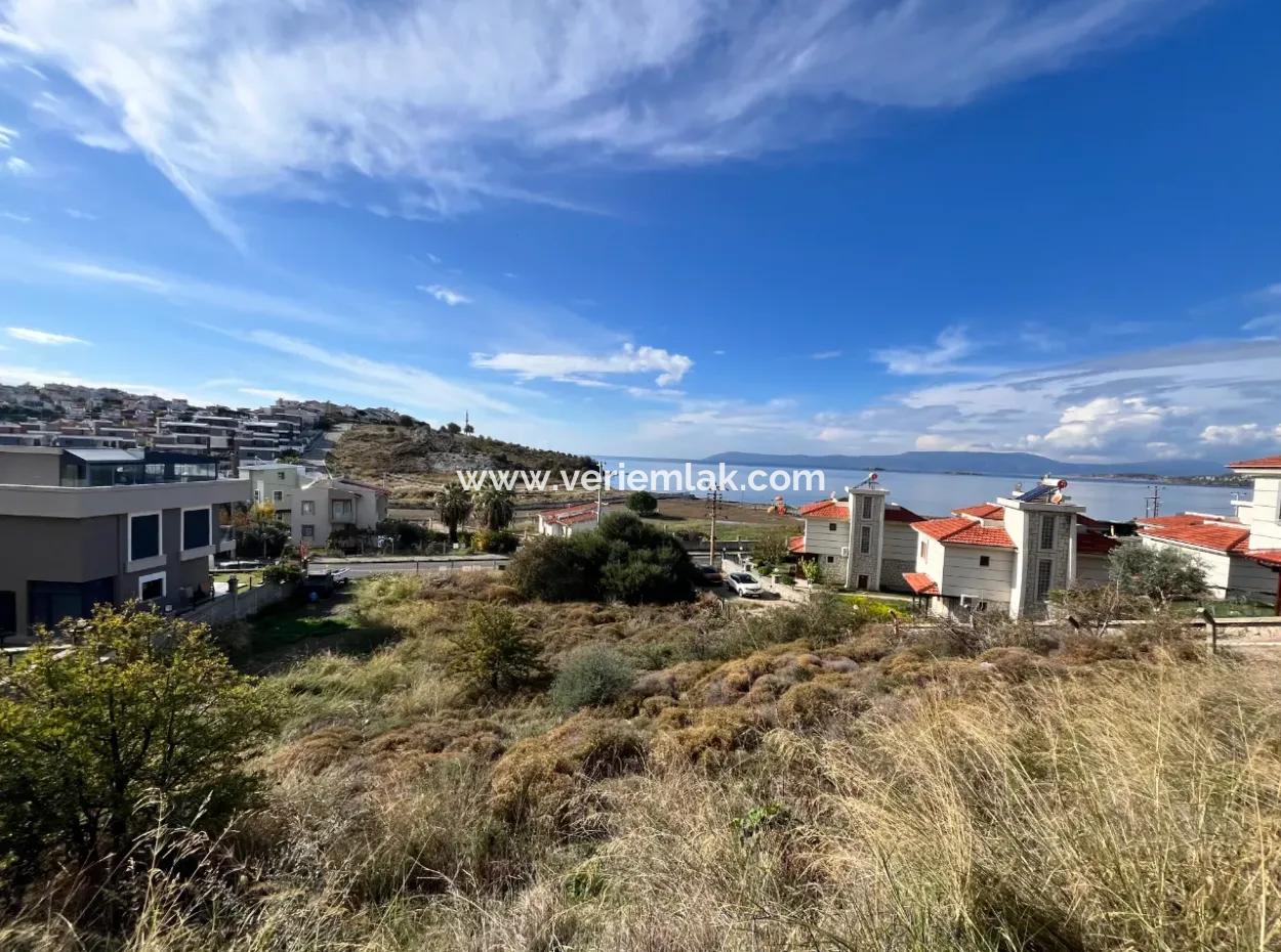 Unique Land Zoned 1320 M² On Main Street In Seferihisar Akarca, 117 M From The Sea!