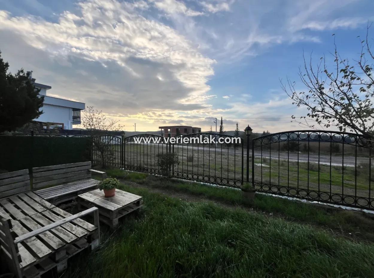 Villa For Sale In Seferihisar Düzce District, Centrally Located, With Large Garden And Terrace