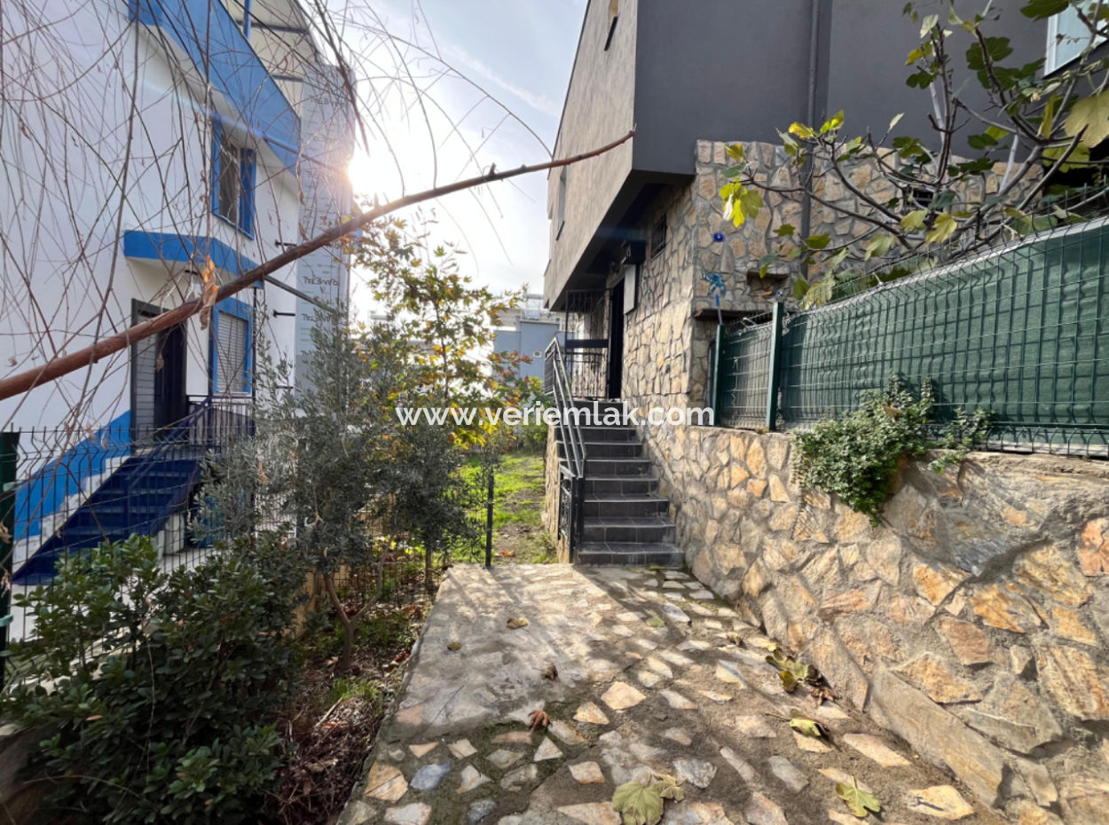4 1 Detached Villa For Sale With Large Garden In Seferihisar Siğacik Girlen