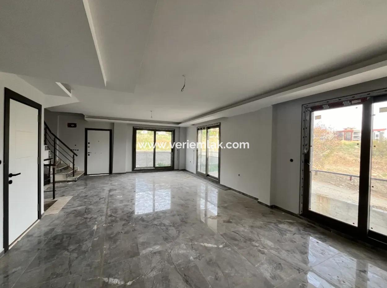 Corner Parcel 4 2 Luxury Villa In Seferihisar Gözsüzler!