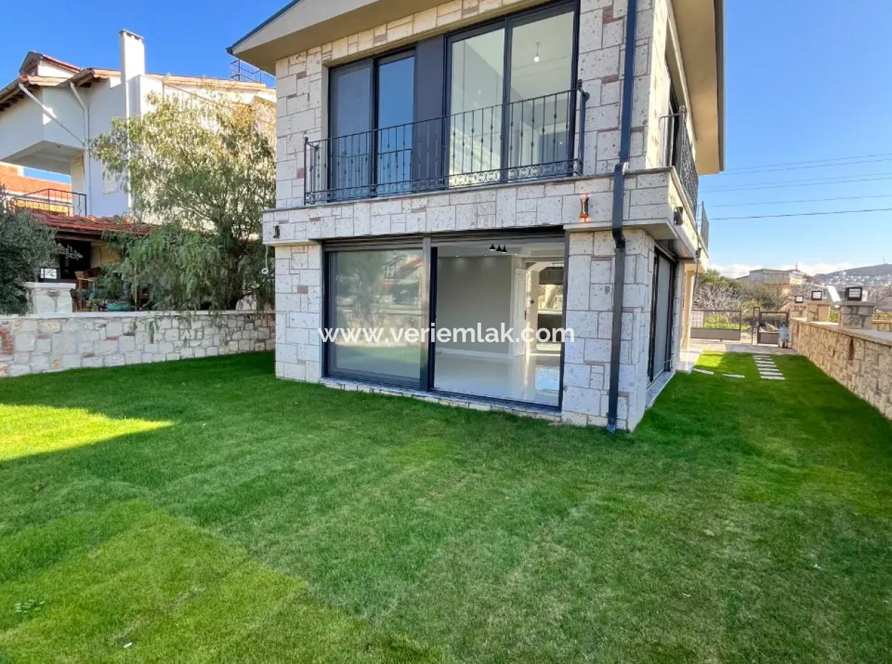 Make Your Dreams Come True With A Stone Villa Adjacent To The Sea