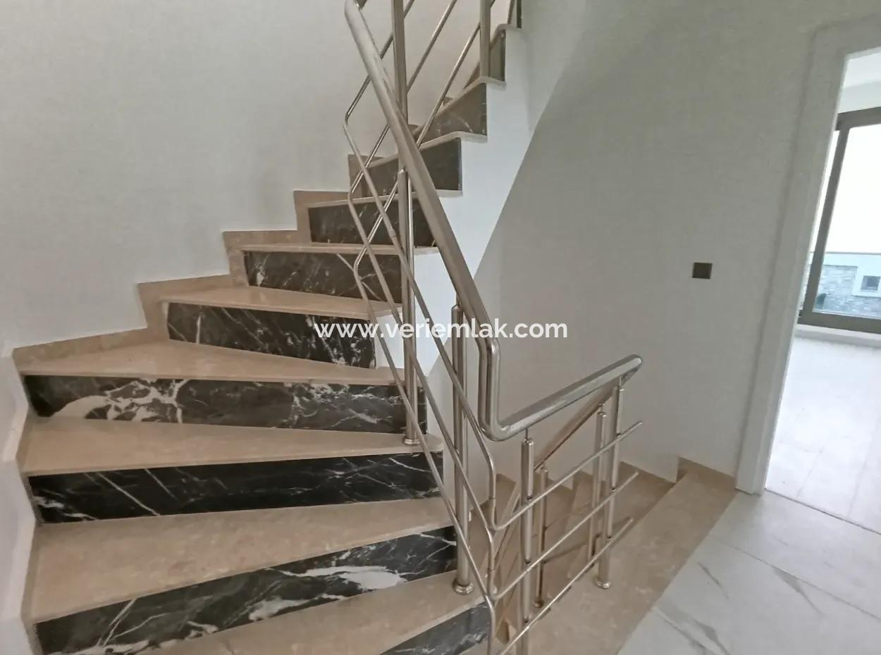 Villa With Fireplace With Sea View In Seferihisar Akarca!